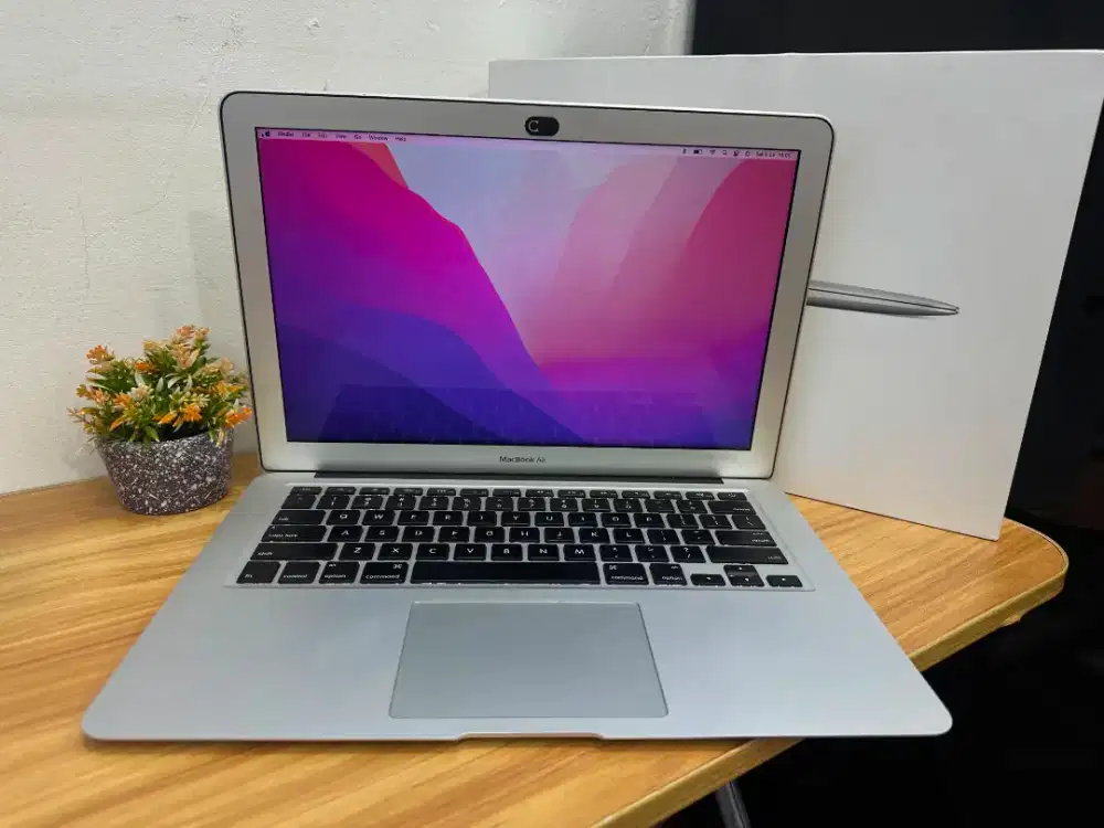 Macbook Air 13 2019
Core i7 8/128Gb fullset