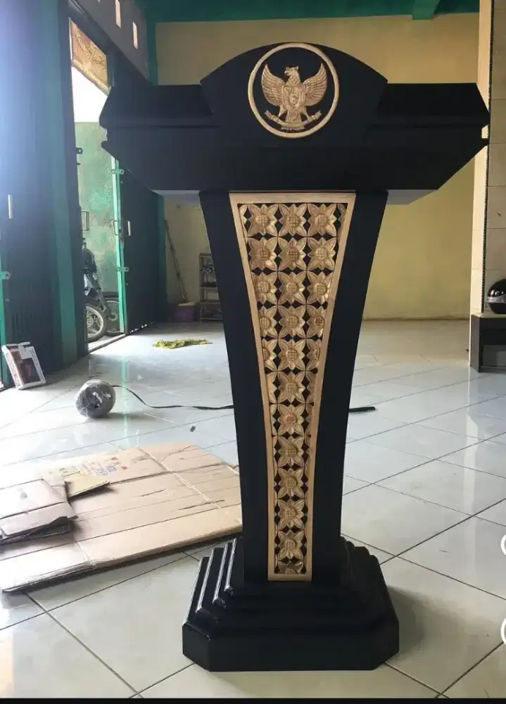 Mimbar podium ceramah dan pidato