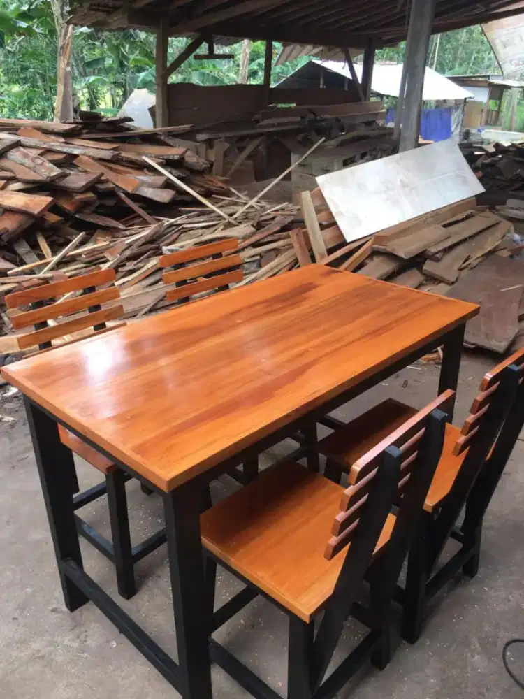 Set meja kursi warung makan