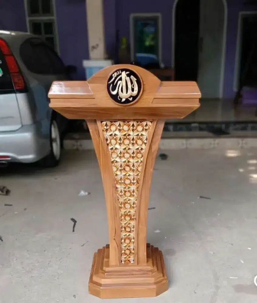 Mimbar podium masjid dan musholla