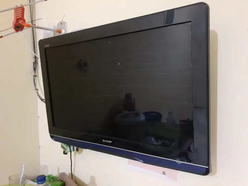 Tv sharp aquos 32 inch plus antena indoor, set top box dan bracket