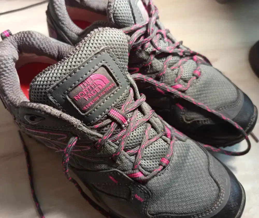 Sepatu Hiking TNF size 39 insole 24,5
