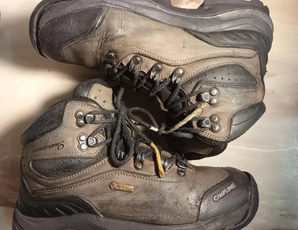 Sepatu hiking kulit Goretex Campline size 41 insole 26