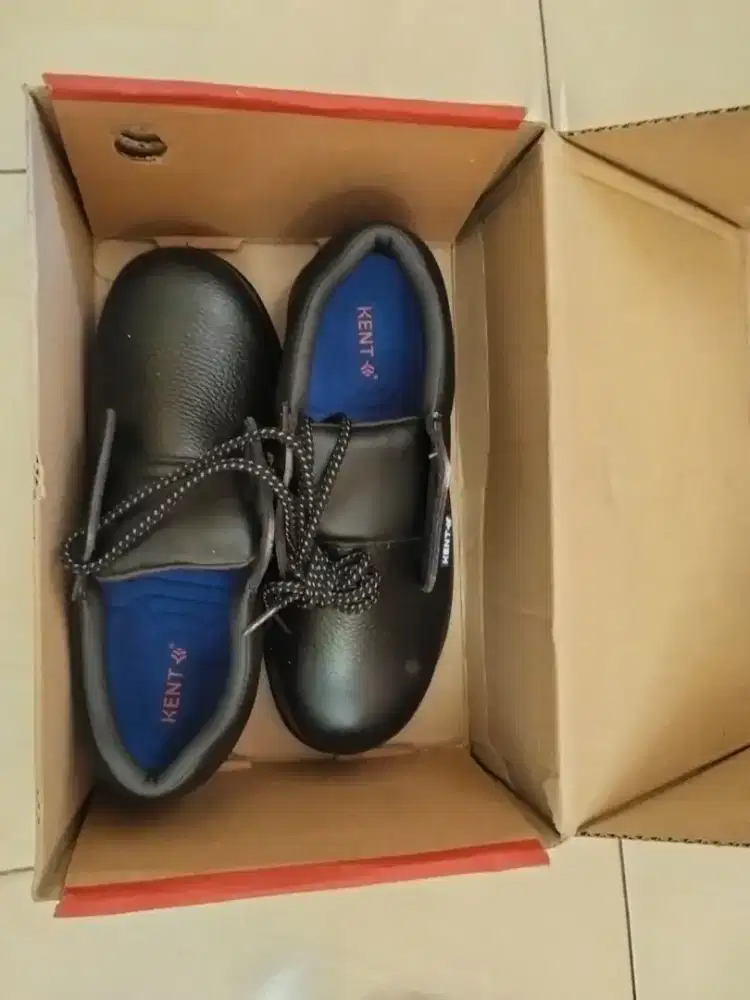 Sepatu safety merk kent ukuran 9/43