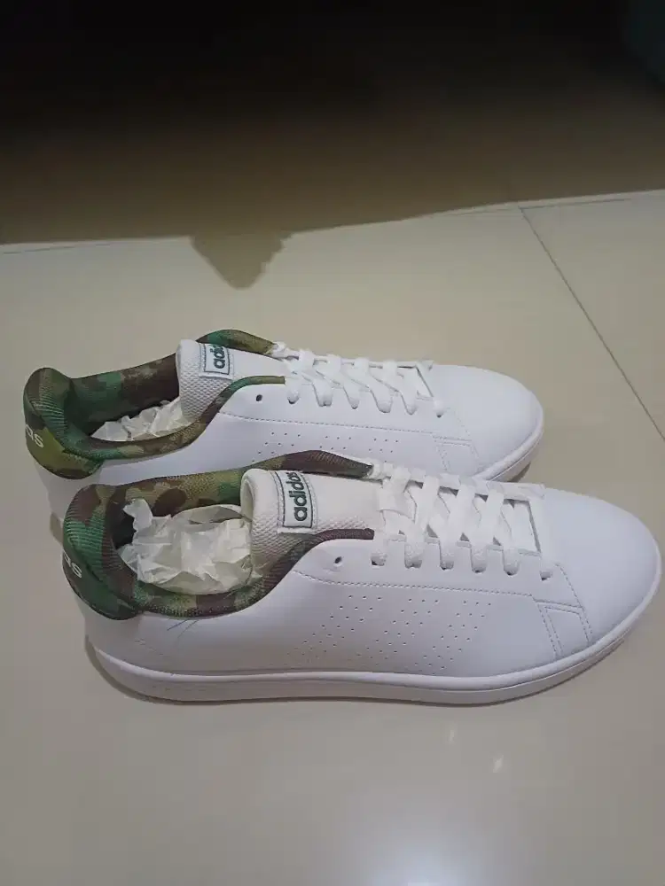 Sepatu Adidas advantage base