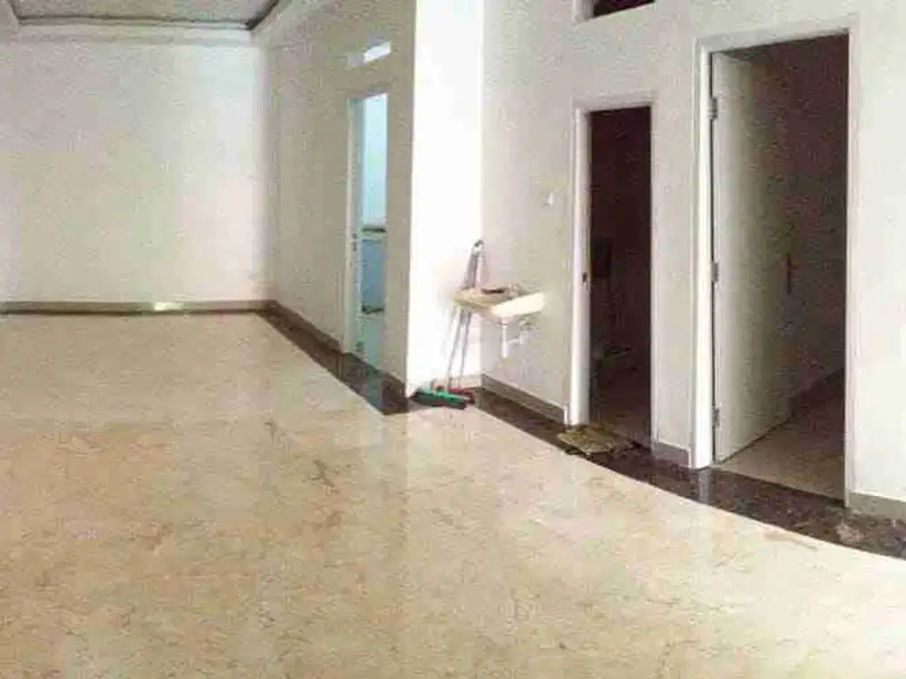 Rumah disewakan , bagus, luas, nyaman,  sangat strategis di Taman Galaxy