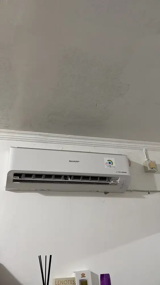 AC Sharp Inverter 3/4 pk lengkap like new