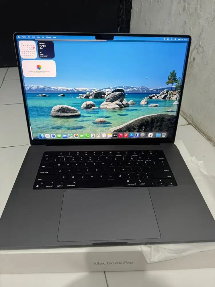 Di jual macbook pro m2 16/1tb
