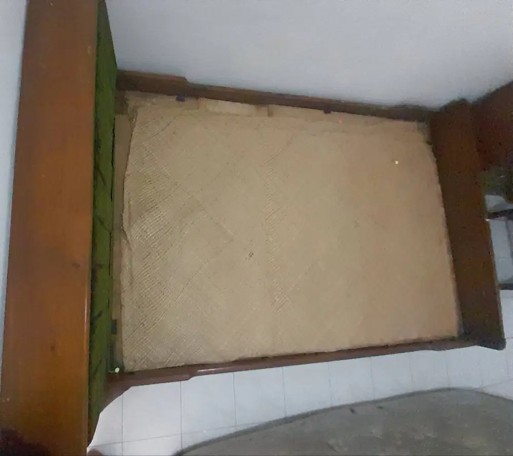 BU Tmpt tidur& meja kursi, almari baju terbuat dari kayu jati asli