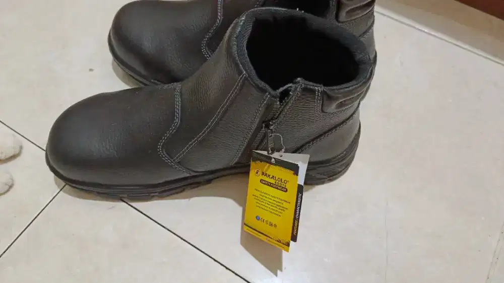 Safety shoes merek Pakalolo