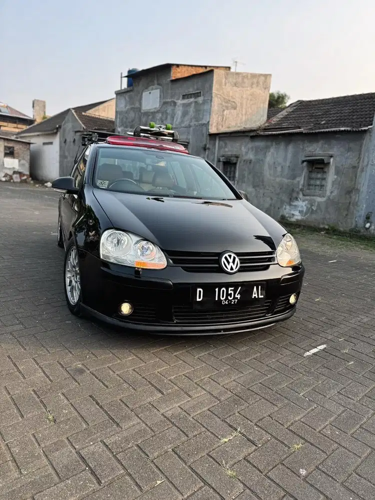 VW Golf 1.6 FSI MK5 2005 CBU RARE Sunroof Good Condition