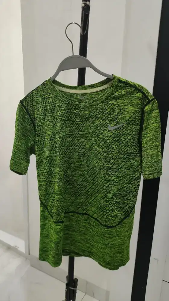 Kaos Olahraga Nike Dryfit (preloved)