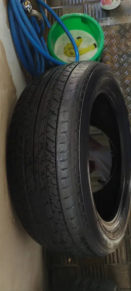 JUAL 2 BAN MOBIL 215/55 R17 DUNLOP dan YOKOHAMA