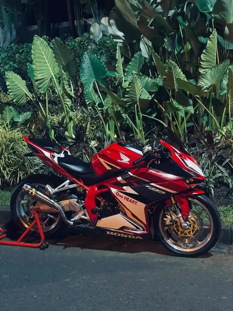 BISMILLAH DIJUAL HONDA CBR250RR RED RACING LOW KILOMETER