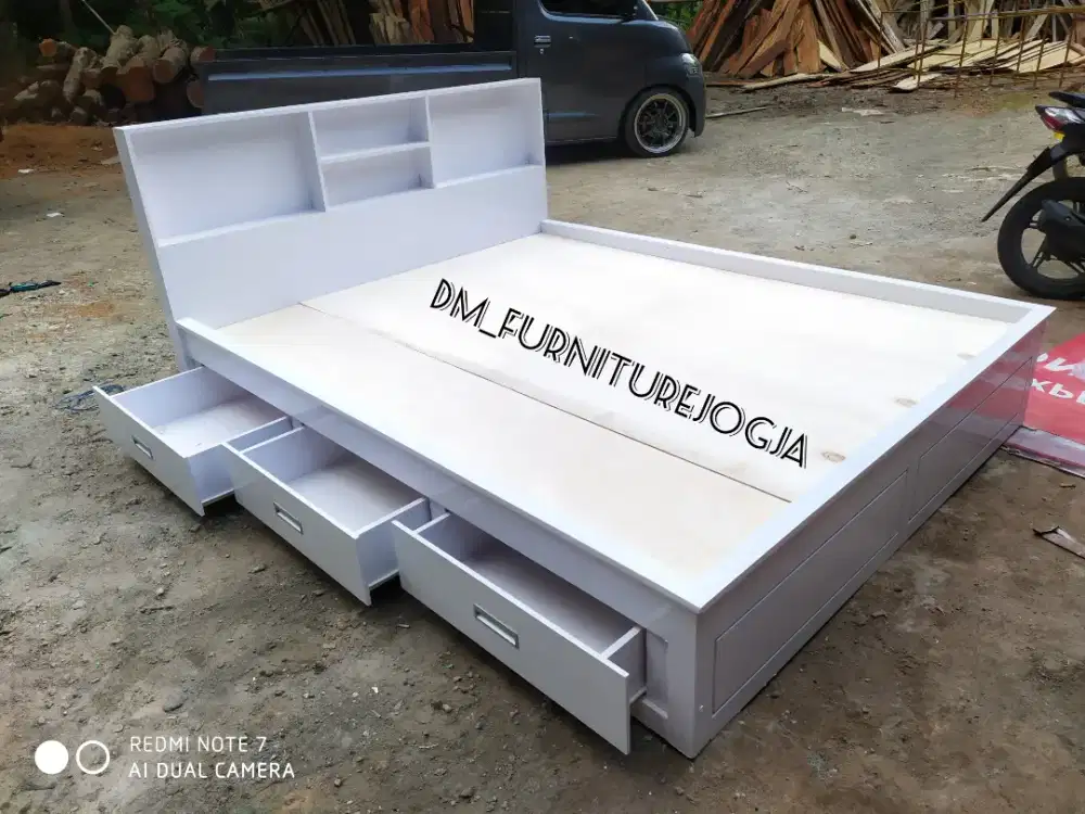 tempat tidur minimalis