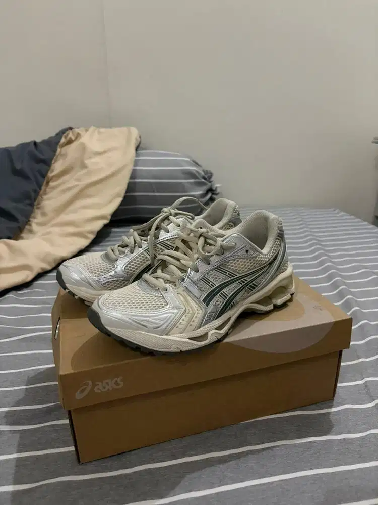 ASICS GEL KAYANO 14 Birch / Dark Pewter