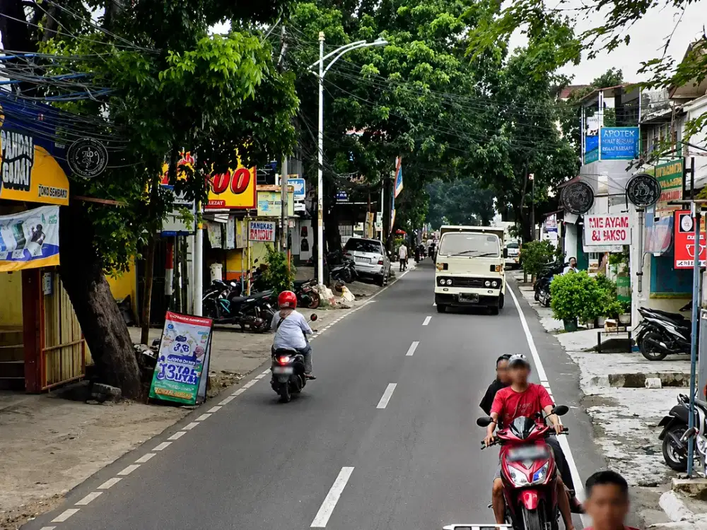 Tanah Hook, Strategis Pinggir jalan raya Lubang Buaya Jakarta Timur