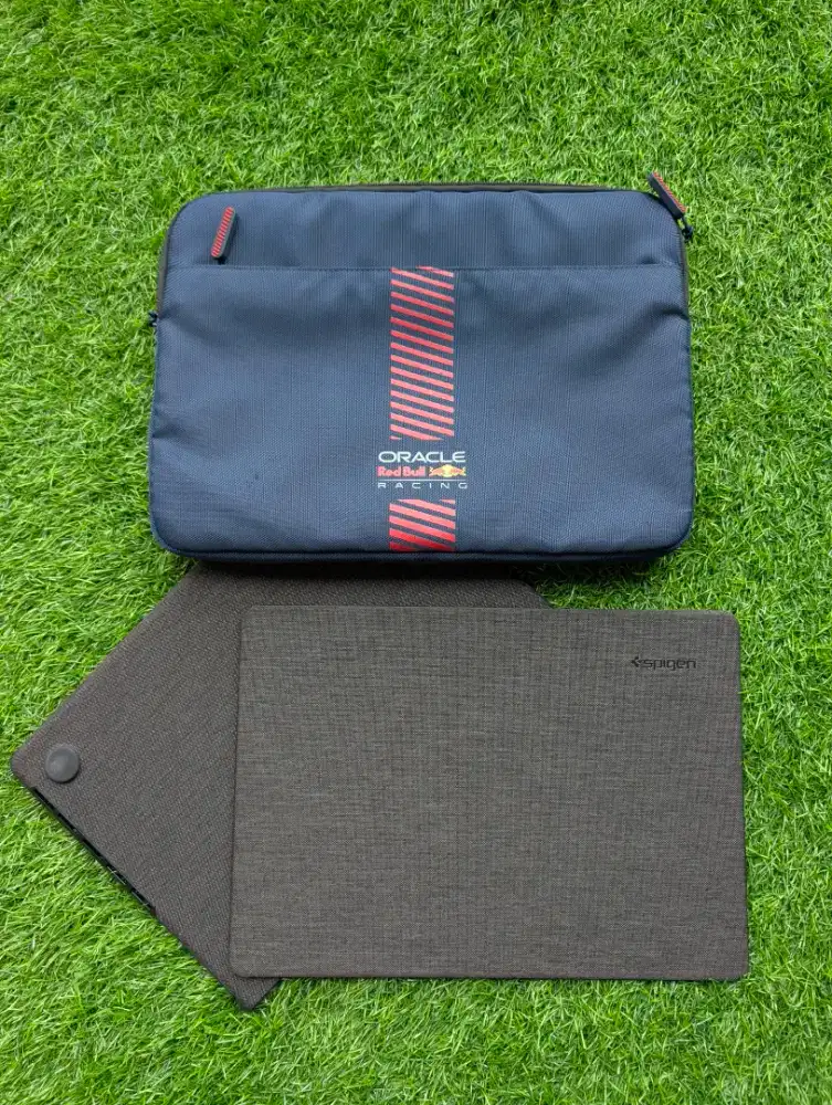 Spigen Case macbook pro M1/ M2/M3/M4/M5 Pro & Sleeve

Skinarma