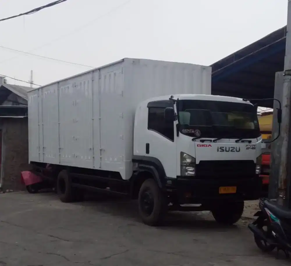 Isuzu GiGa FVR 245PS Box Besi Long 7.8mtr Ors Turbo Fuso Hino Lohan