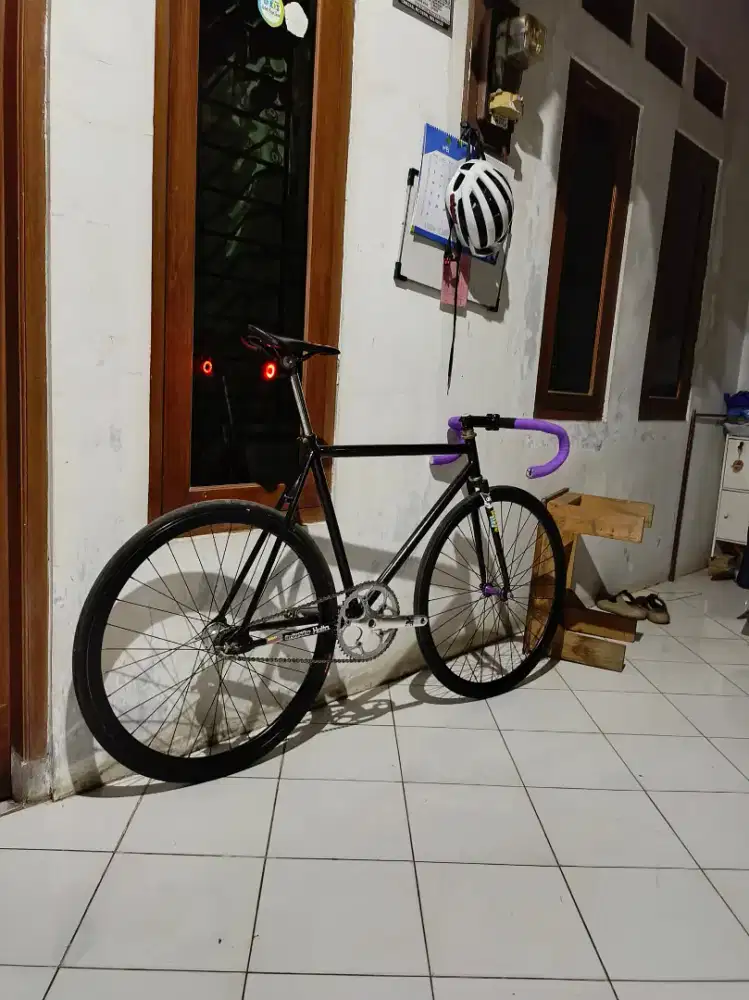 Sepeda pixy hitam