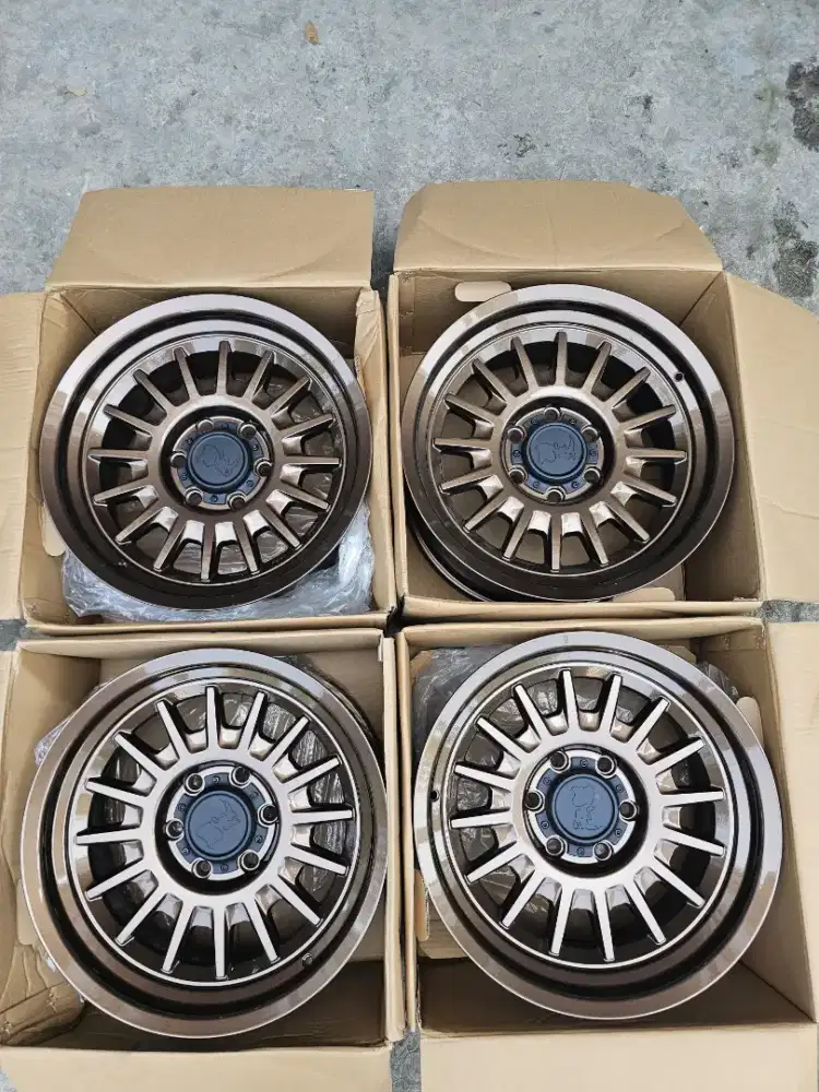 Velg Blackrhino Aliso pcd 6.R18 & Ban Michellin Primacy SUV