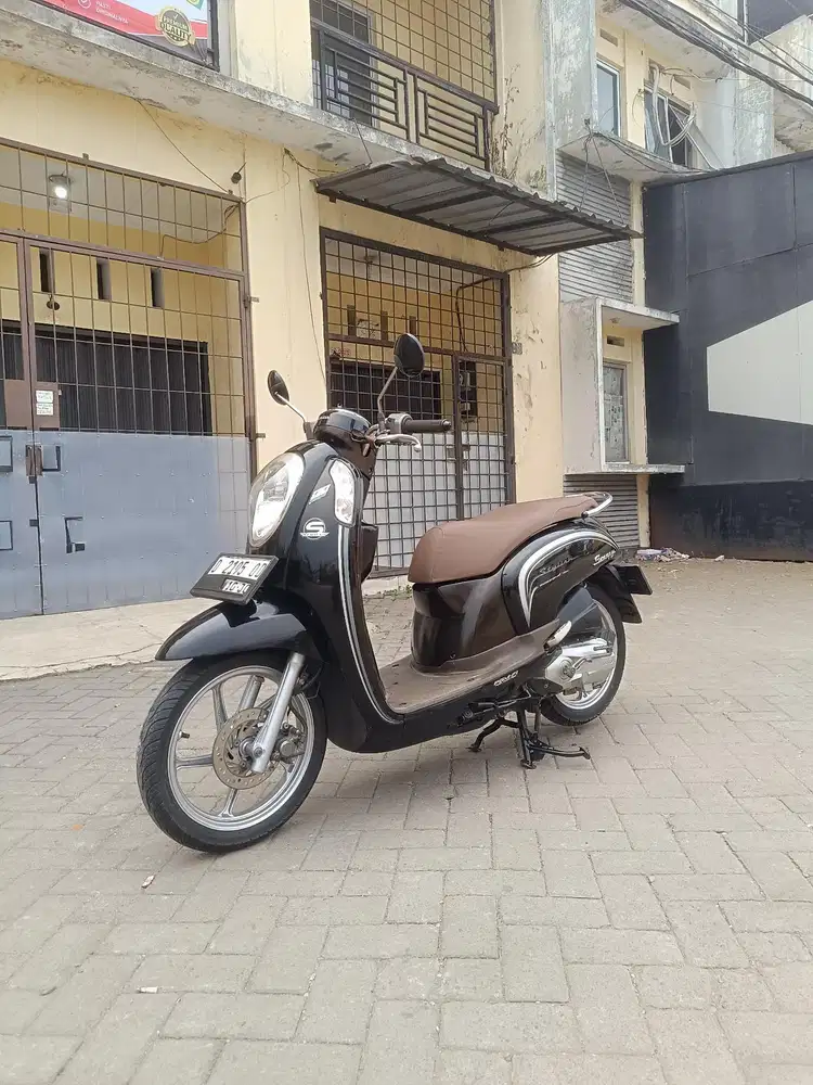 Honda scoopy fi 2015 mulus antik orsinilan