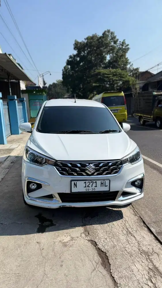 ERTIGA GX HYBRID AT PUTIH
