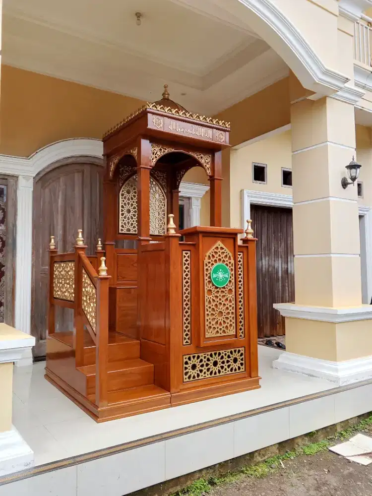 Mimbar masjid untuk khotbah mimbar mihrab tangga