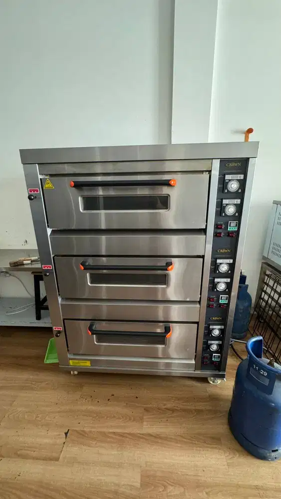 Oven Bakery 3 Deck CROWN YXY-60AS Kondisi Bagus