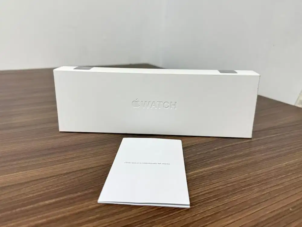 BNIB / NEW Apple watch series 11 42mm space grey S/M GPS iBox