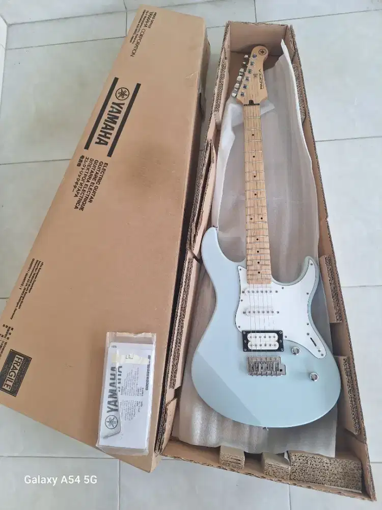 Gitar yamaha pacifica 112vm ice blue