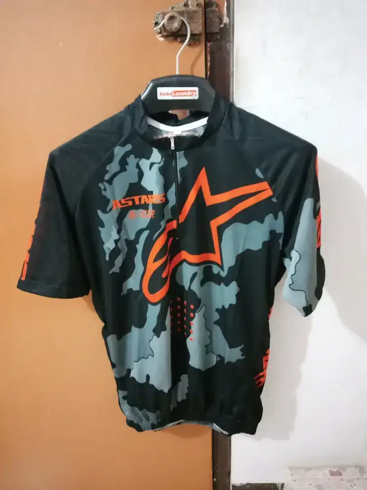 Jersey kaos sepeda lengan pendek abu-abu