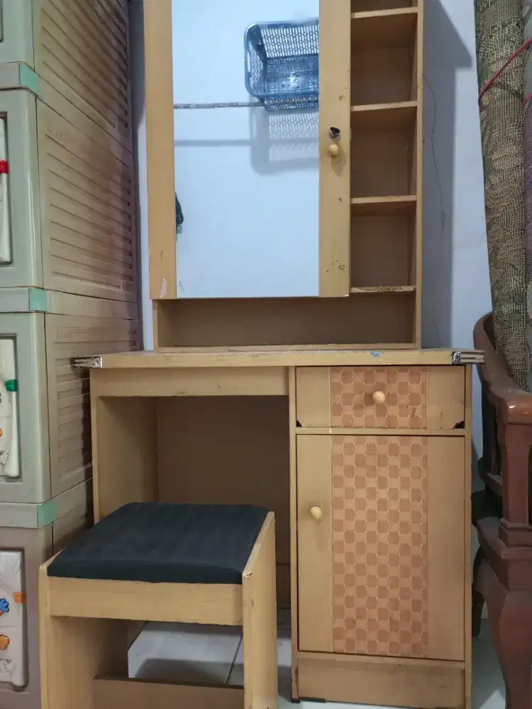MEJA RIAS KAMAR