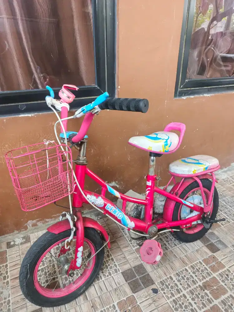 Sepeda Genio 12 + roda bantu