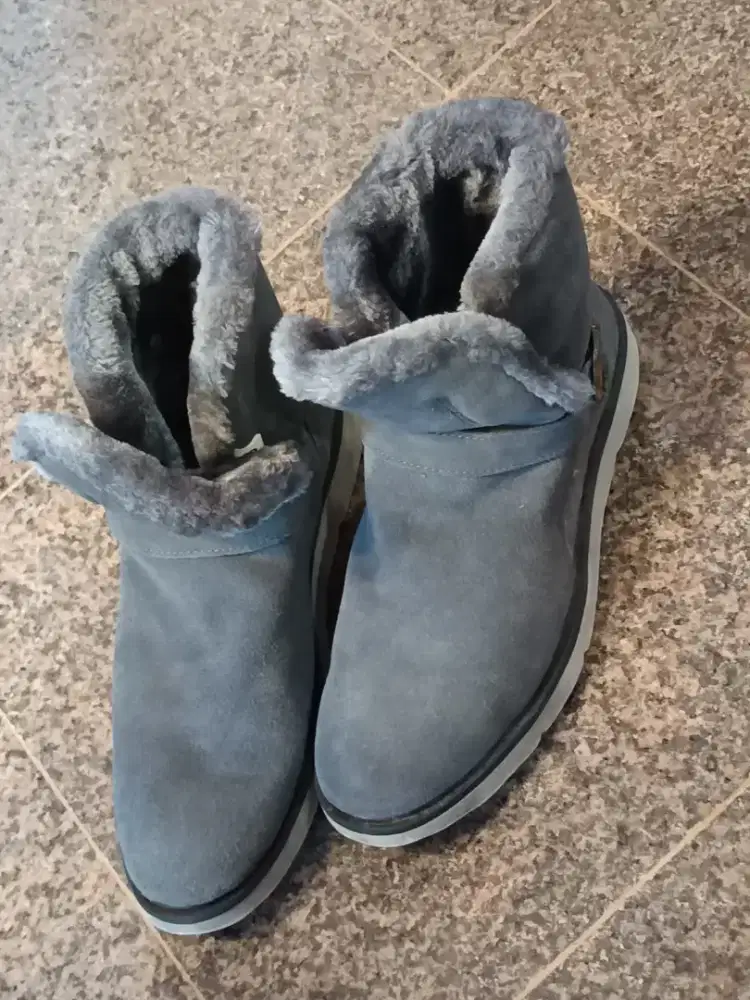 Sepatu winter wanita