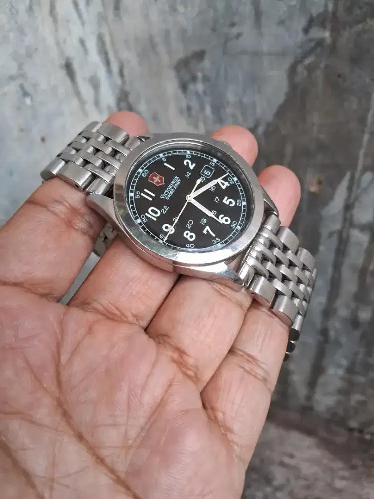 VICTORINOX SWISS ARMY 24056 INFANTRY BLACK DIAL