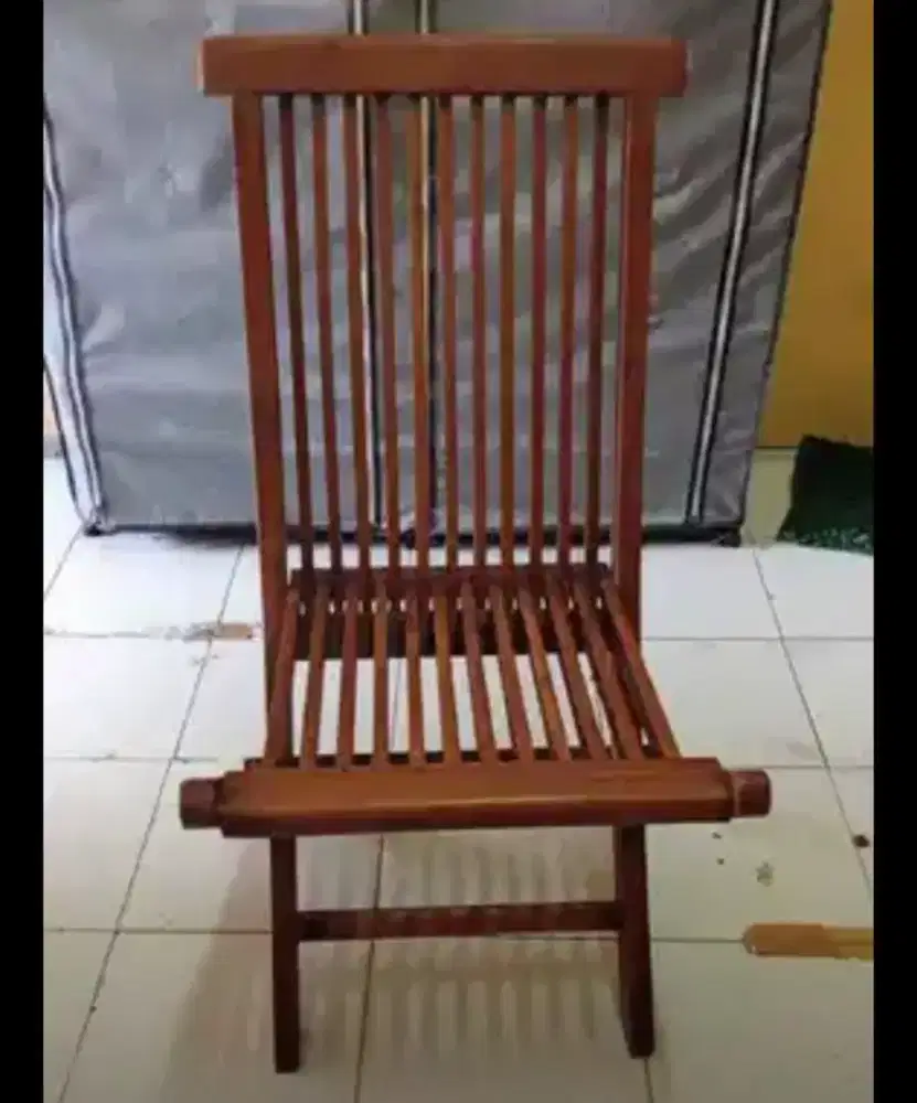 Kursi kayu modern