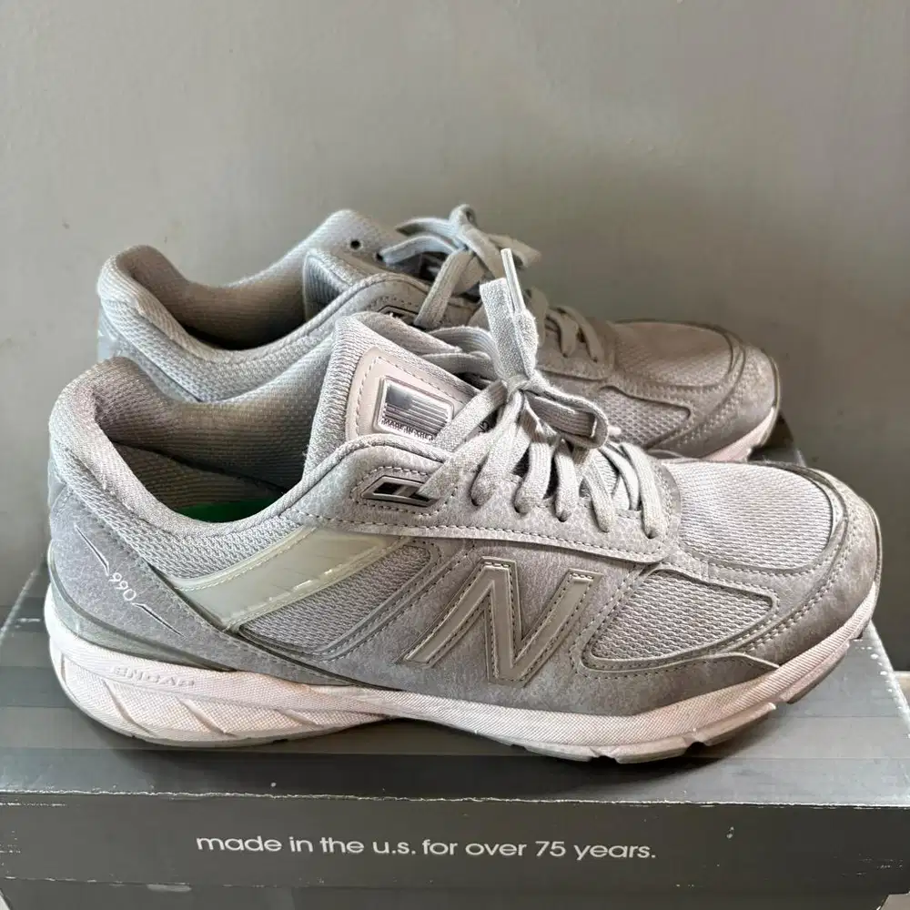 Sepatu New Balance 990v5
