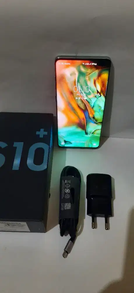 Samsung S10 +  8/128  NFC