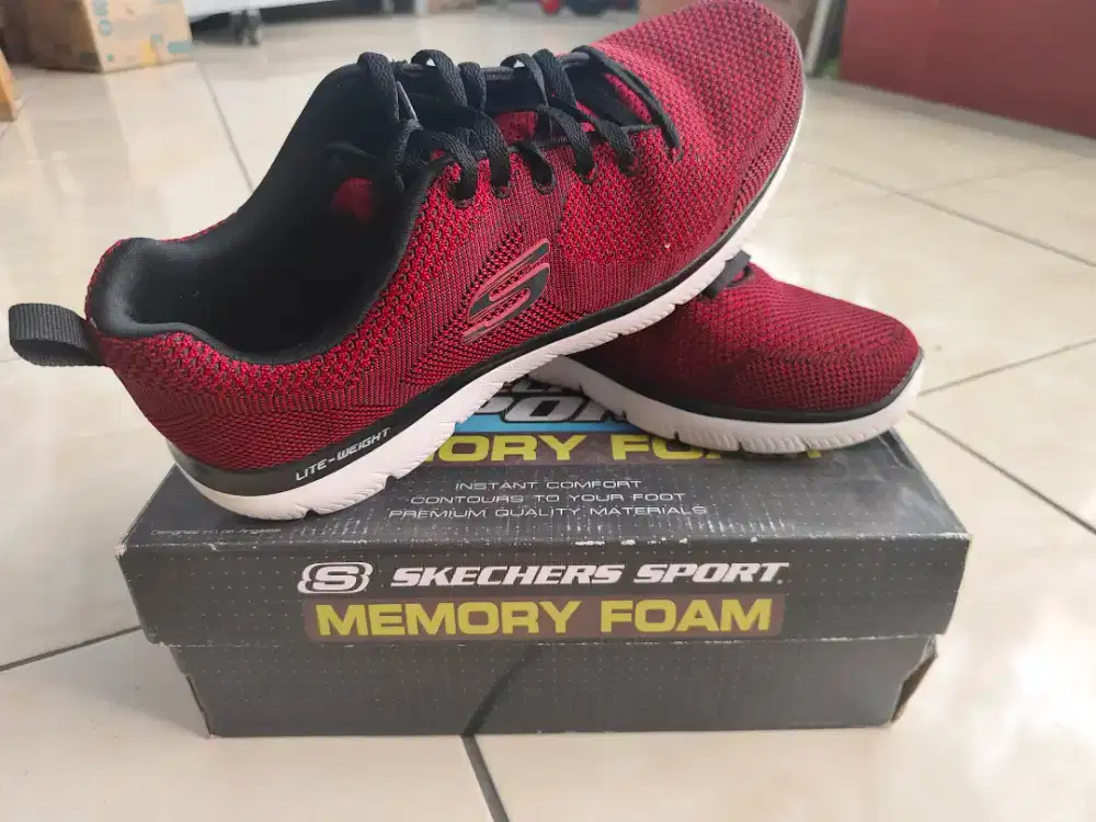 Jual sepatu skechers warna merah size 45