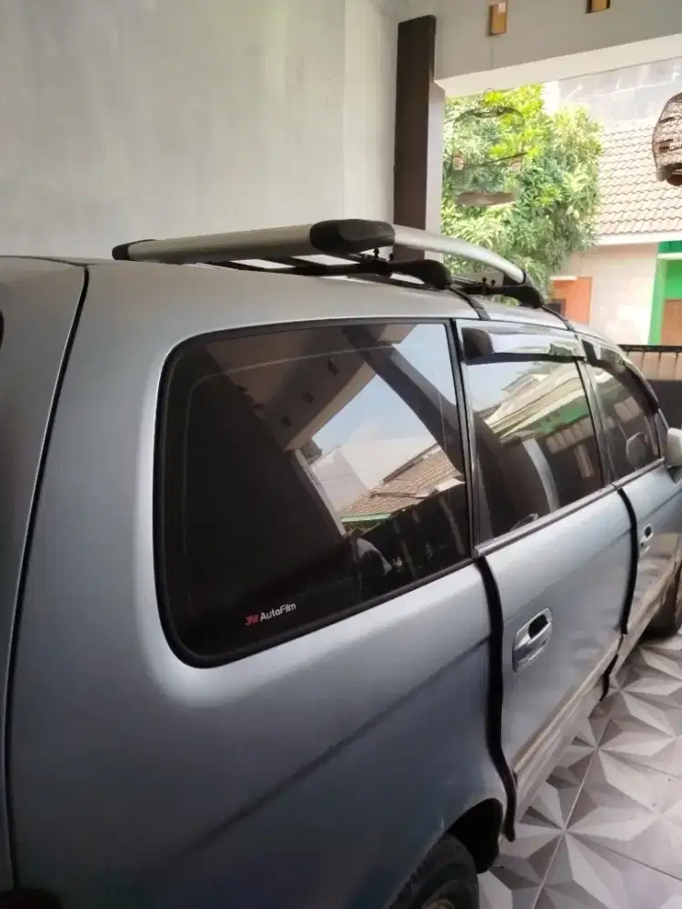 Dijual 1 unit mobil Hyundai trajet th 2000