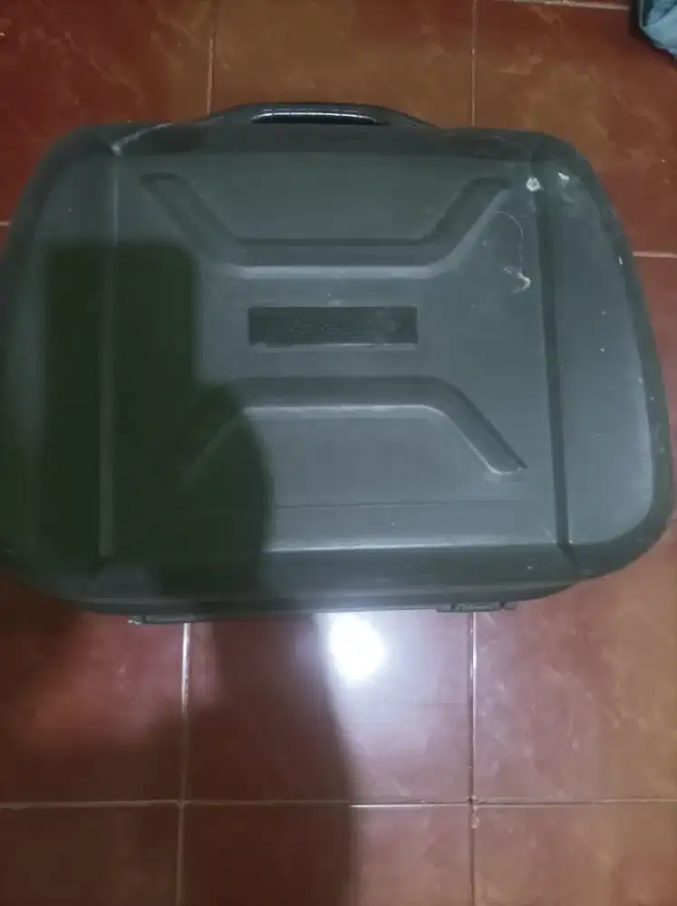 Box Givi kotak warna hitam