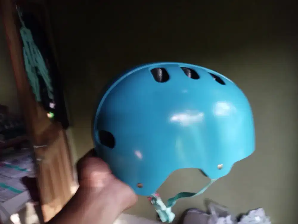 Helm Sepeda masih mulus size bisa di adjust nesar kecil