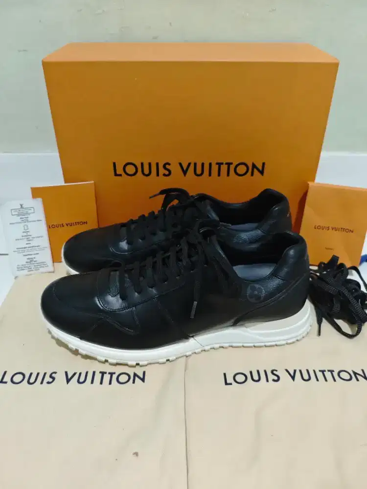 Louis Vuitton LV Runaway Sneaker Black Calfr size 9 original authentic
