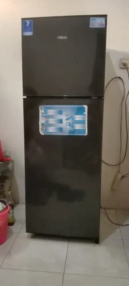 Jual cepat Kulkas 2 pintu merek aqua