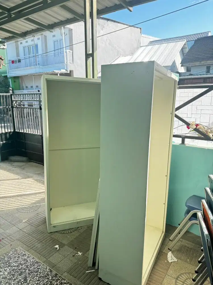 JUAL MURAH!!Lemari Rak Besi Kantor Bekas