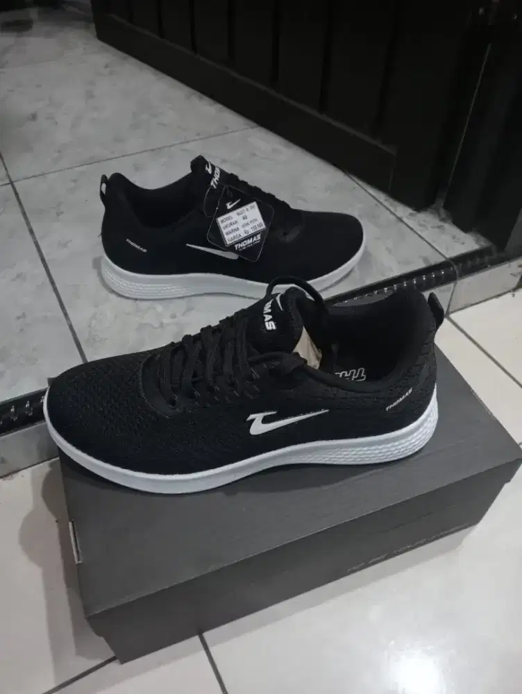Sepatu sekolah merk thomas