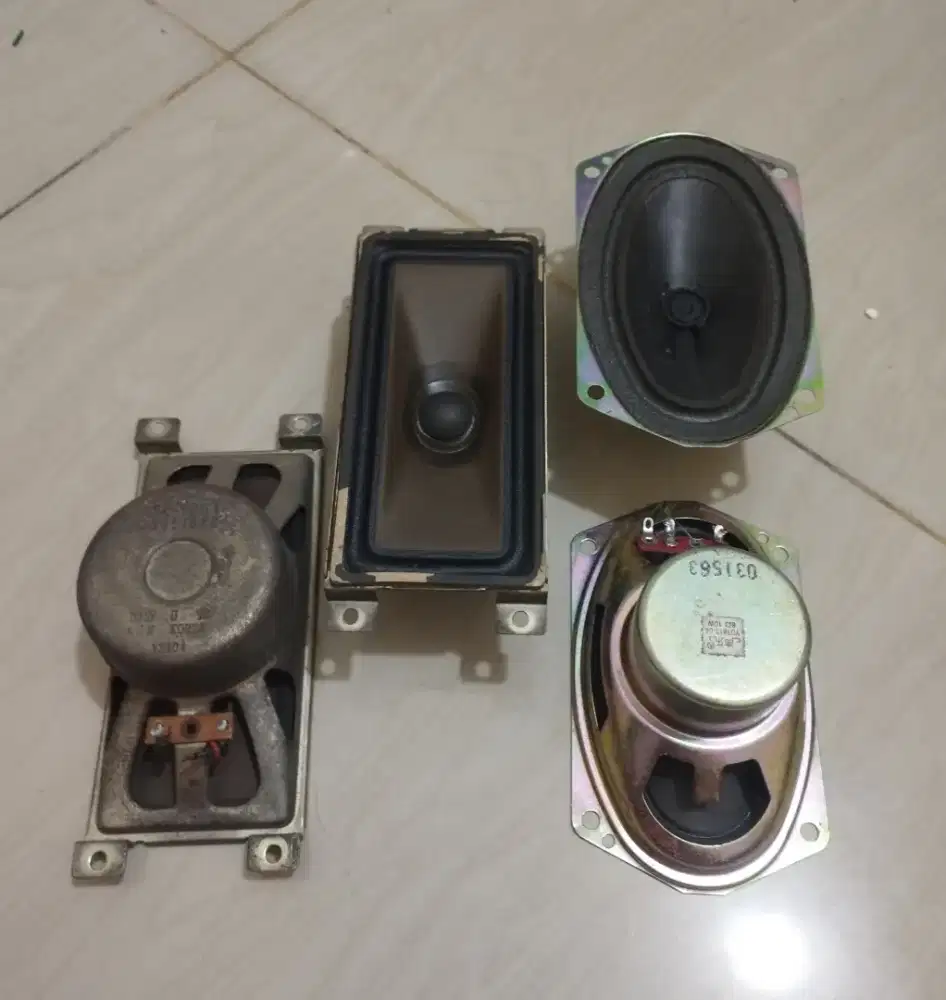 Speker bekas tv punya