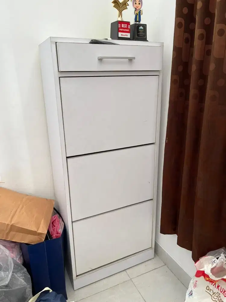 Rak sepatu ukuran 55x30x130cm