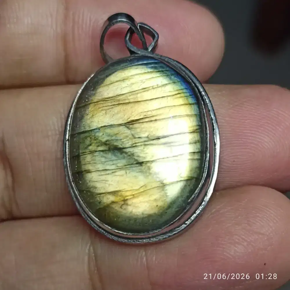 Liontin batu labrador labradorite kode 1